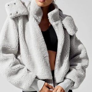 Alo Foxy Sherpa in Grey Size M